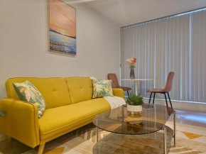 Cosmo Quarters - City Apartment with Pool & Spa